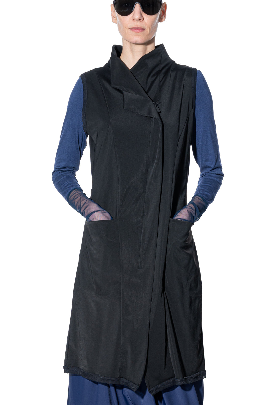 Long vest with back-zip